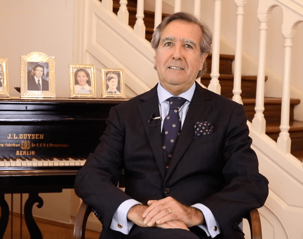 Povestea vinului cu Ambasadorul Chile la București: „Primul pahar de vin l-am băut cu tata. Tot el mi-a oferit și prima țigară”
