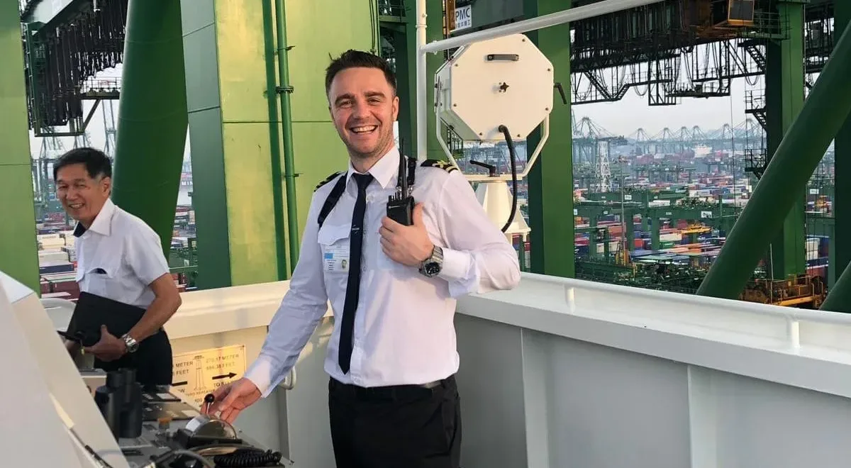 O zi din viața unui navigator: de la nevestele din fiecare port, la poveștile cu pirați. Cum este să stai jumătate de an pe apă