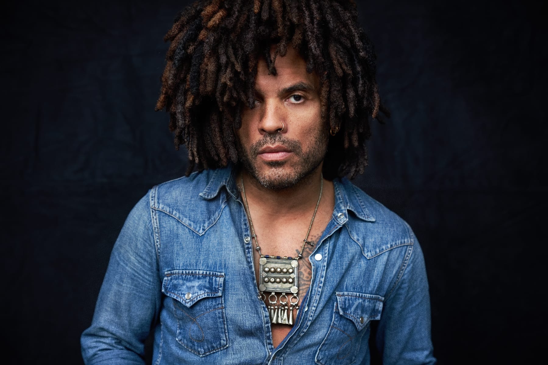 Amănunte picante din viața lui Lenny Kravitz: de la  băiatul care locuia într-o mașină, la artistul ce avea un om angajat ca să-i ruleze joint-urile și până la jurământul de celibat