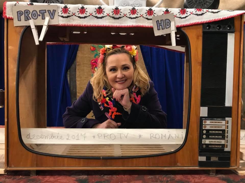 Încercata viață a unui reporter de televiziune: Elena Lasconi și-a trăit copilăria în sărăcie și poveste, și-a găsit iubirea la 40 de ani și a crescut copilul singură