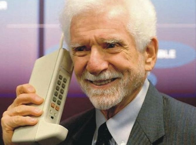 Founder Array Constraints Cine a creat primul telefon mobil și cum arăta acesta. Martin Cooper, omul  care a revoluționat domeniul telecomunicațiilor - LIFE.ro