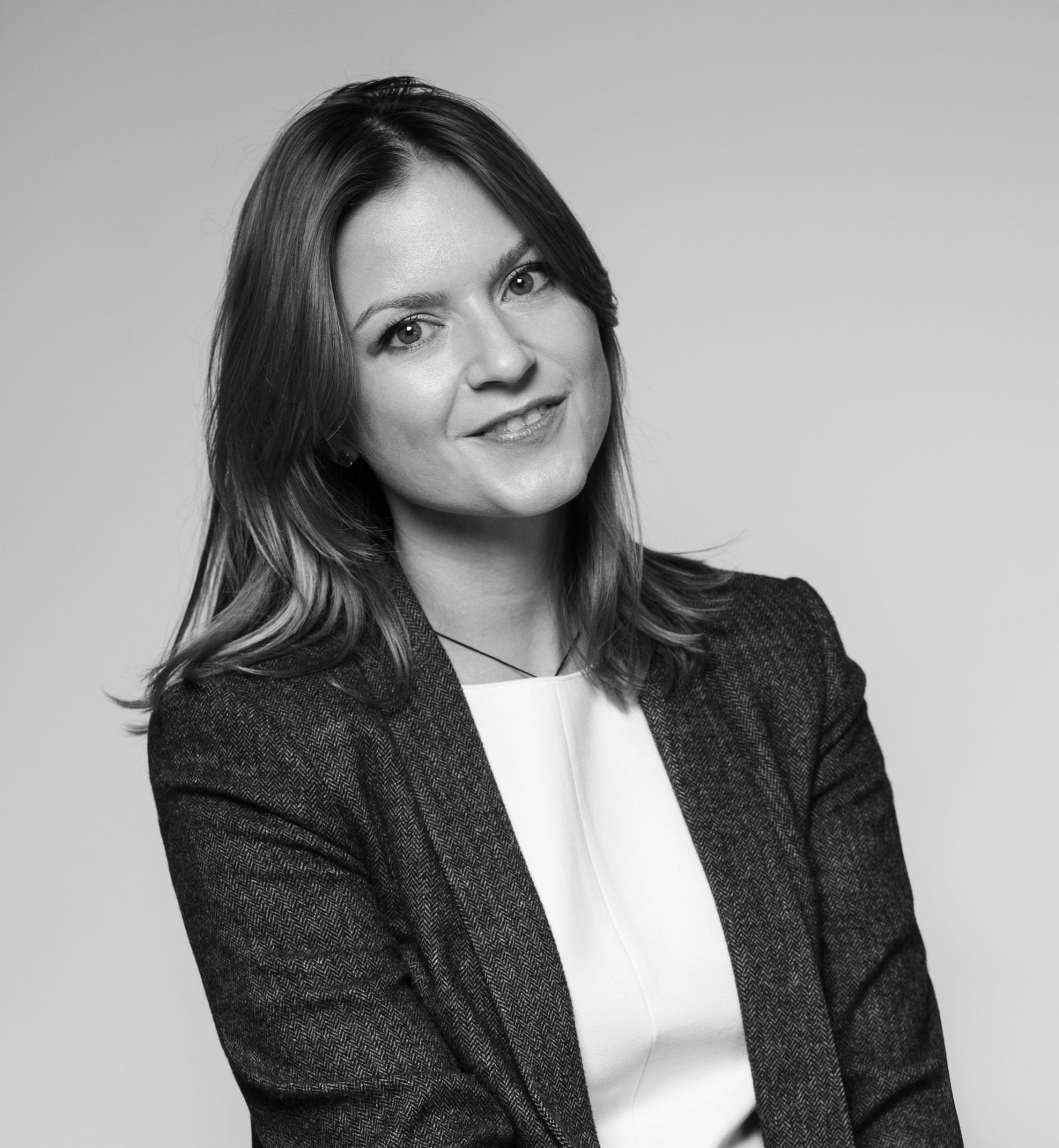 Cum ajungi să ai o afacere de succes în e-commerce? Teodora Șaguna a transformat pasiunea pentru rujurile bunicii într-o afacere cu cosmetice organice