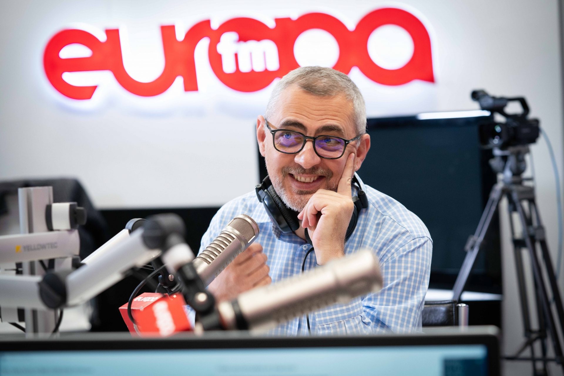 Vlad Petreanu, de la reporterul amenințat de cuțitele muncitorilor de abator, la șeful știrilor și realizator de matinal radio