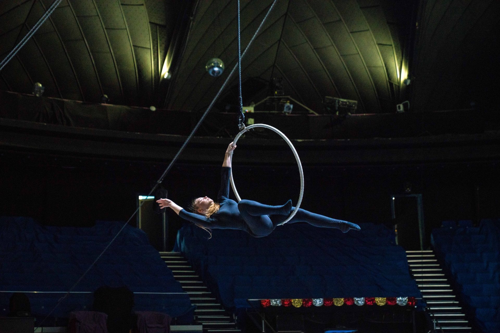 Julia Petreanu, fetița de la circ. Povestea celei mai mici membre a trupei de acrobați de la Circul Metropolitan București