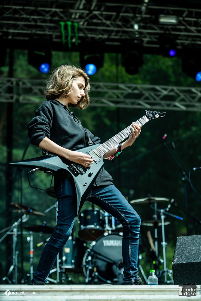 Psychologically Transcend Viva Metalist la 13 ani. Aventura lui Rareș, chitaristul trupei Blană Bombă, de  la Școala de Rock în căutarea unui babysitter, la deschiderea concertului  OCS, turnee și festivaluri de rock - LIFE.ro