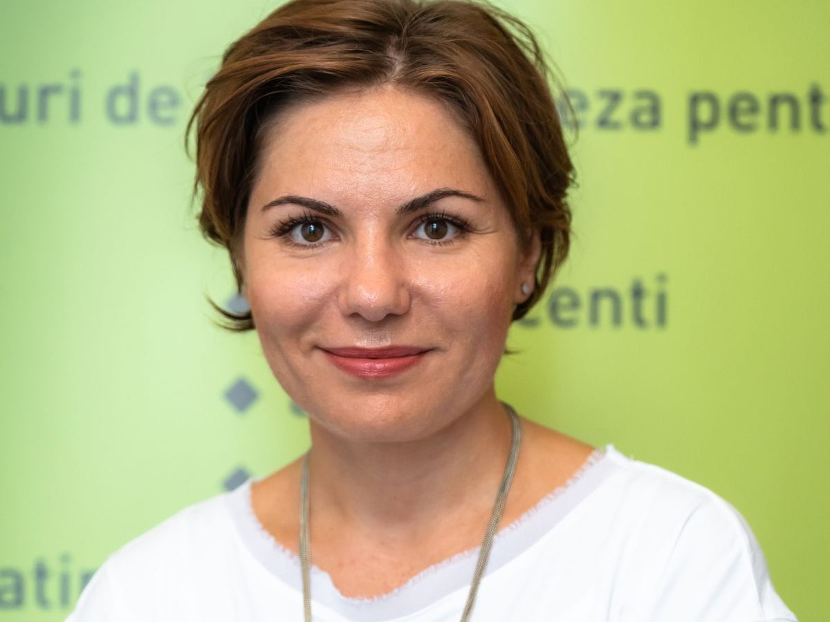 Atunci când tăierile salariale din educație te provoacă să devii antreprenor – Mirela Ursu (Flying Colours): Principalul scop al educației este să-i înveți pe copii să gândească