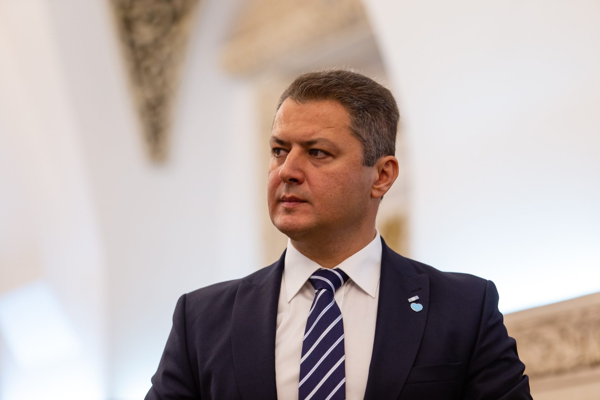 Ștefan Dărăbuș, bărbatul care luptă pentru închiderea orfelinatelor din România: „Azi sunt abandonați 44 de copii pe zi. Pentru mulți, sunt doar cifre. Pentru acei copii însă, sunt drame trăite clipă de clipă, zi de zi”
