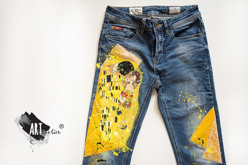 pencil Dictation go to work ARTelier, business românesc cu jeansi reciclați. Cum au reușit două mămici  să reutilizeze blugii vechi pentru a crea cele mai fancy obiecte  vestimentare? Și ce se poate face din denim, cel mai