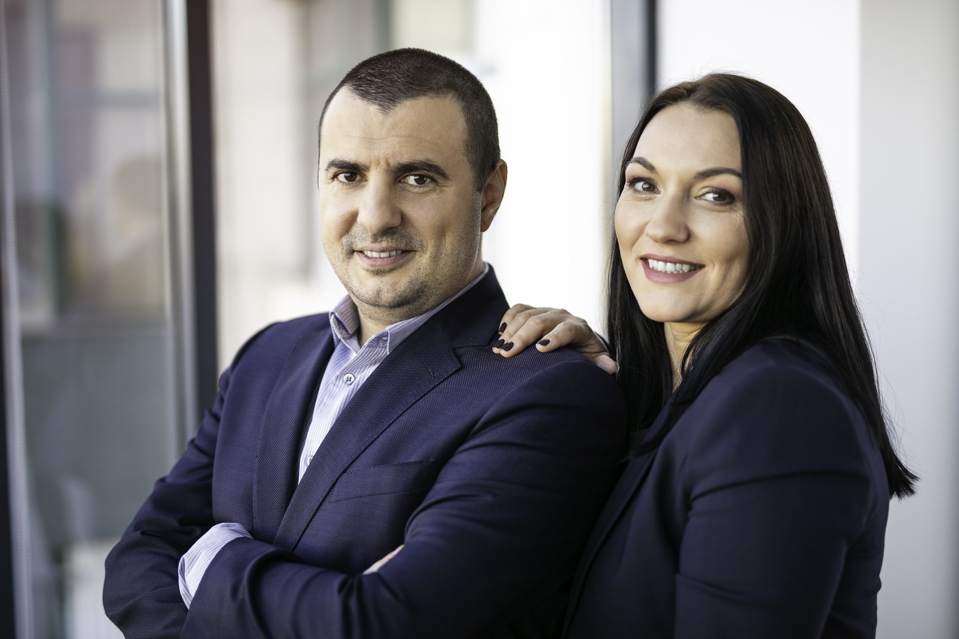 Alina şi Daniel Donici, oamenii care au construit Artesana. Drumul de la insolvenţă şi titluri executorii la planuri pentru a doua fabrică de lactate artizanale