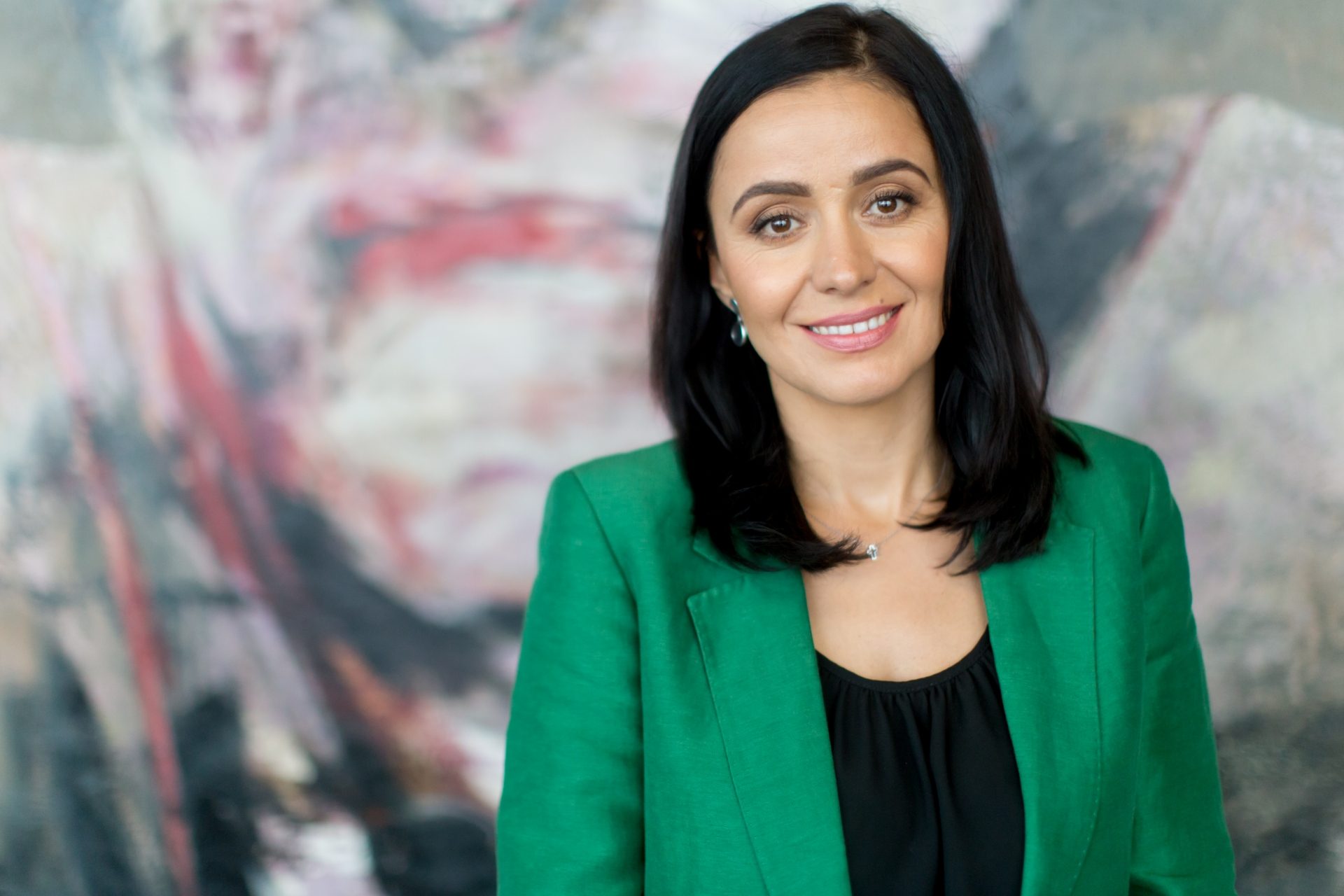 De 20 de ani ajută oameni. Georgiana Iliescu, Fundația Globalworth: ,,Ei nu au nevoie de milă, ci de tăria ta de a trece peste emoții și de a găsi soluții eficiente pentru problemele lor”
