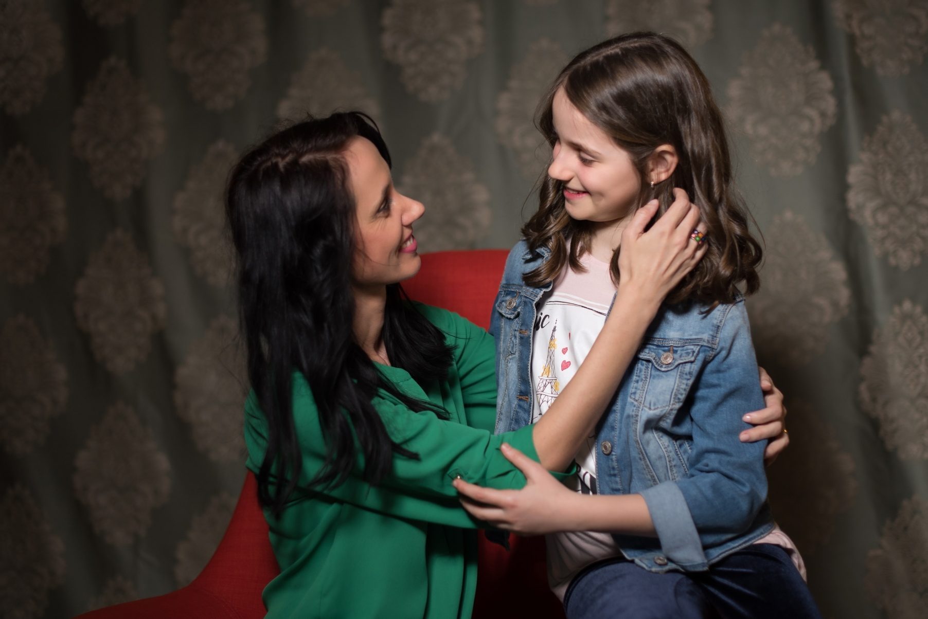 Cum ajungi să fii un părinte bun, mai ales în carantină? Și care este cel mai important lucru într-o relație mamă-fiică? Aflăm de la Anca și Ema, Blog în Tandem