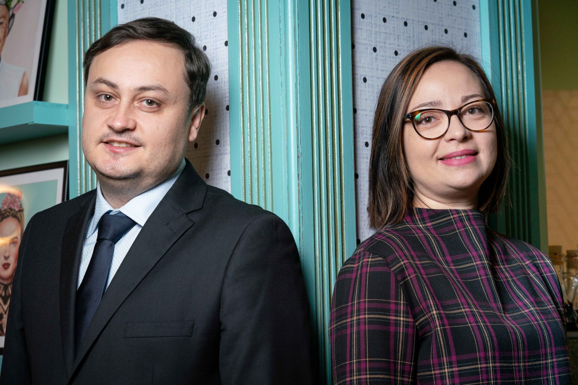 Ovidiu Burdușa, românul ajuns să reprezinte diaspora în Guvernul României, după ce în urmă cu 20 de ani dormea în barăcile de carton de lângă Roma. Cum a ajuns un tânăr plecat de la Panciu cu o valiză cu vise, patronul unui hotel de lux din capitala Italiei?