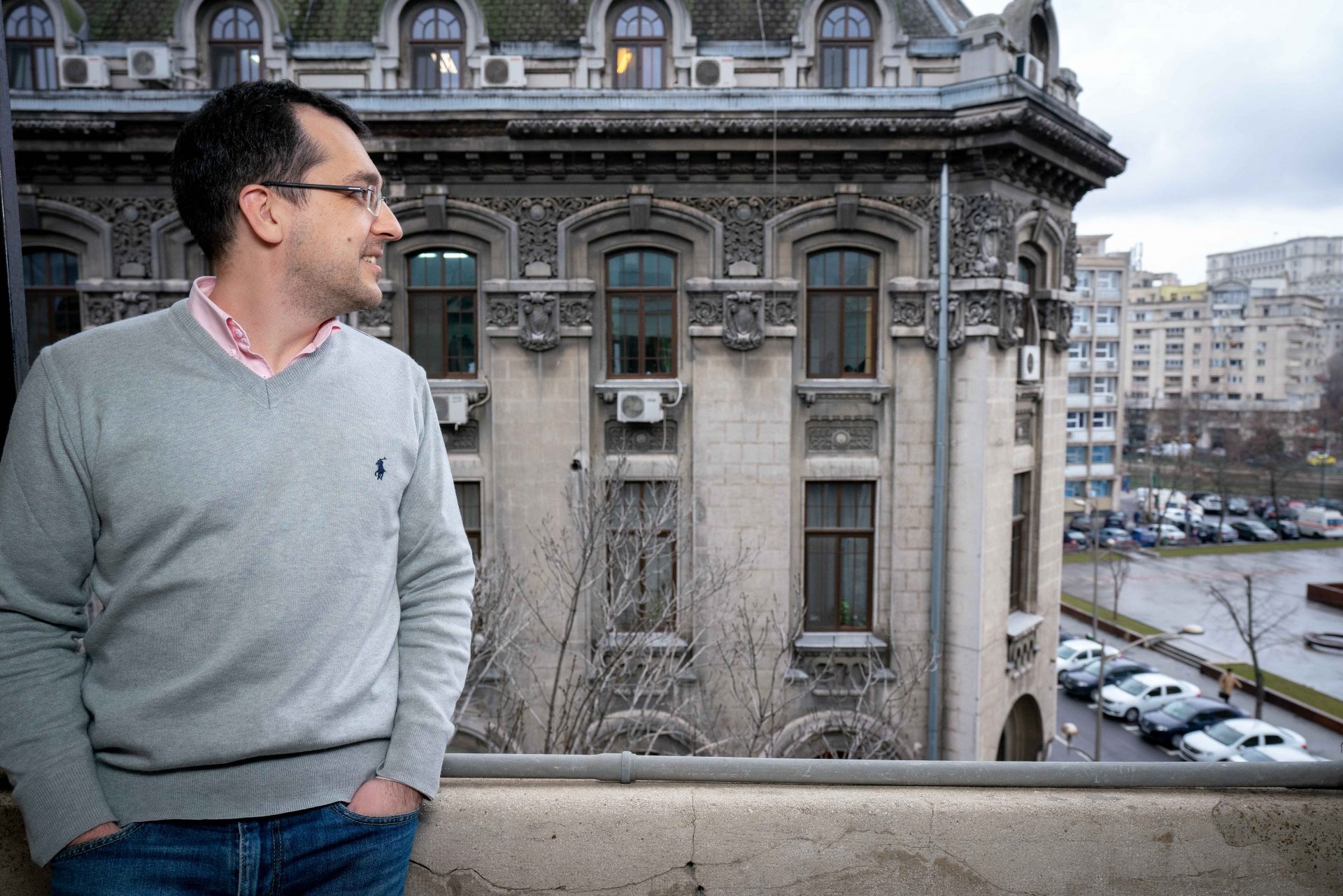 Cu Vlad Voiculescu despre Brăneștiul copilăriei sale și al sutelor de copii bolnavi de cancer, despre părinți, adolescență, iubire, primărie, București și politică