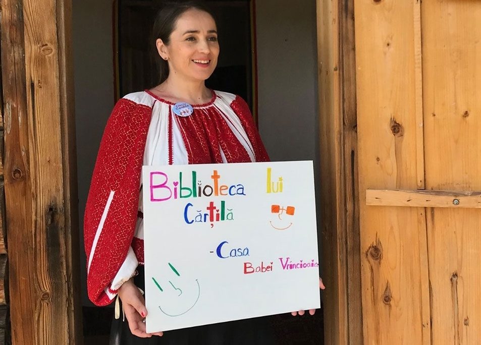 Silvia Vrînceanu, jurnalista care duce „Carte în sate” copiilor din cătunele uitate de lume