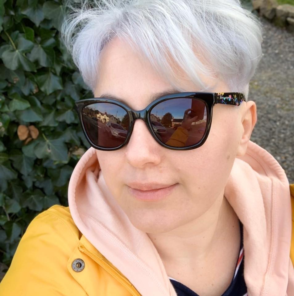 Când viața nu se mai satură să te încerce: Mălina Vîrtejanu, femeia care a pierdut totul în România, a plecat cu trei copii în brațe în Belfast, dintre care unul cu sindrom Turner, iar acum trăiește sub amenințarea pandemiei