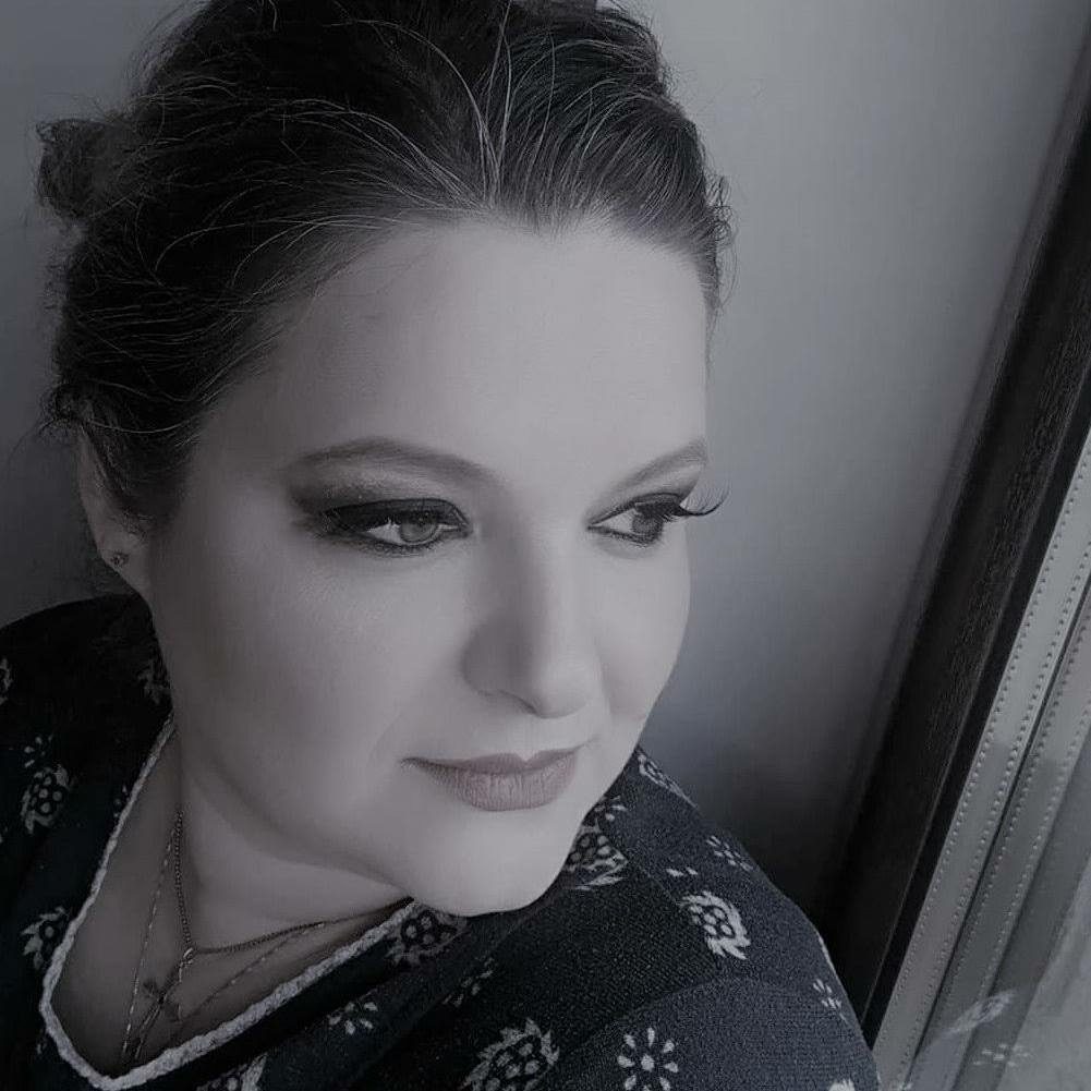 Cristina Lincu și povestea de viață a unei scriitoare. De la copilăria printre manuscrise, la adolescența printre românii din Spania și până la cariera de jurnalist și viața de mamă de trei băieți