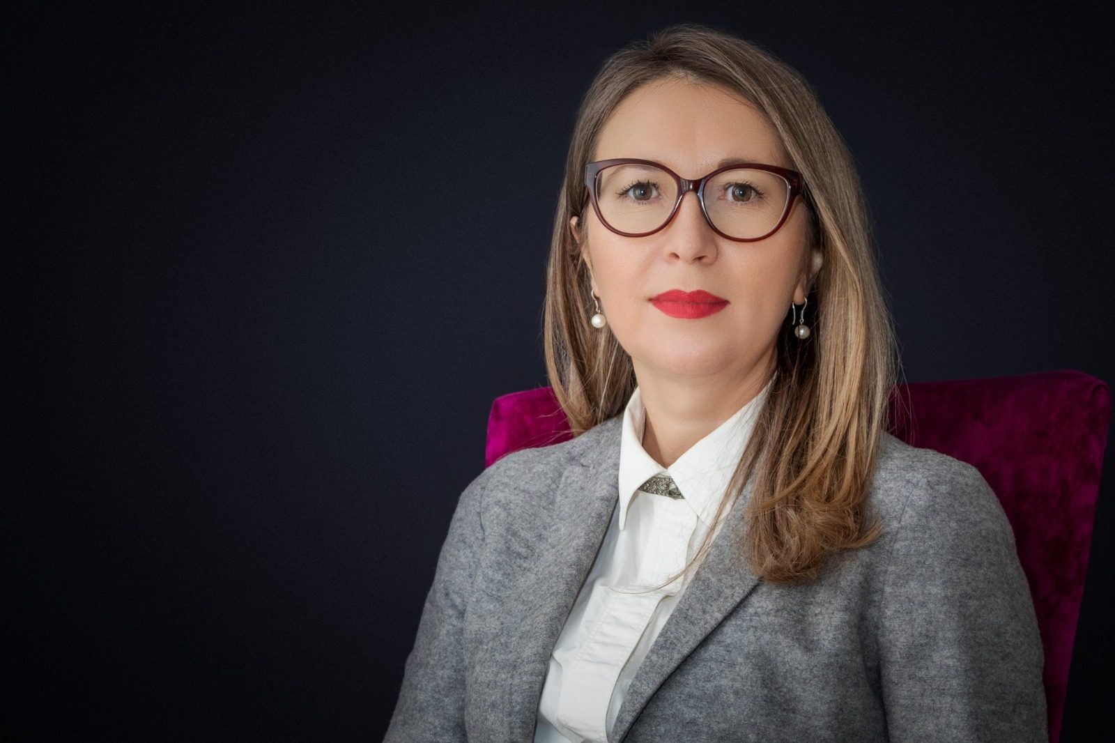 Sfaturi pentru a supraviețui crizei din partea economistei Valentina Saygo: „Uită-te la guvern și nu face ce face el! Taie toate cheltuielile speciale și usturătoare!”