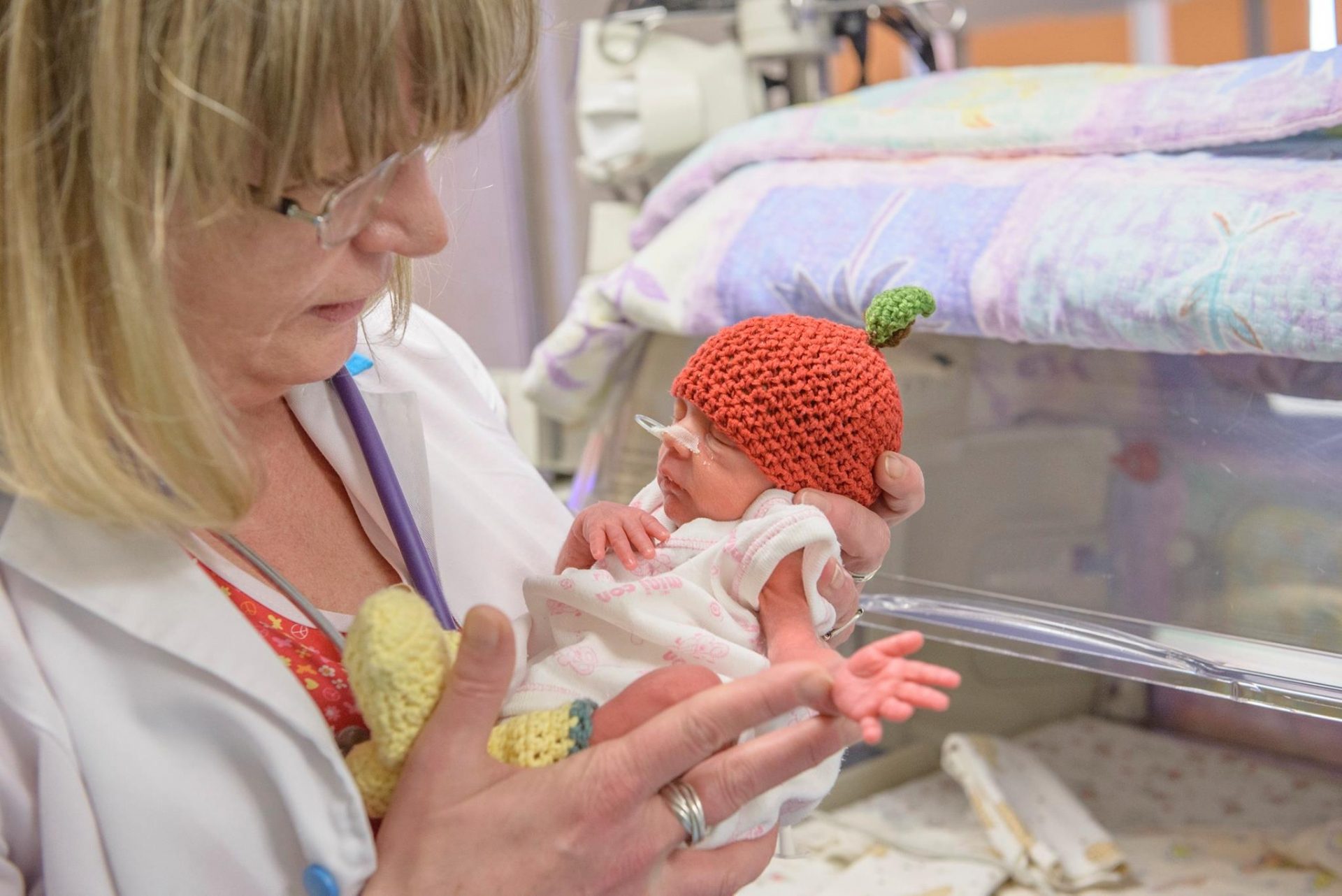 Livia Ognean, medicul din Sibiu care a ales să transforme ,,atențiile” pacienților în donații și în dotări pentru secția de neonatologie a spitalului de stat la care lucrează