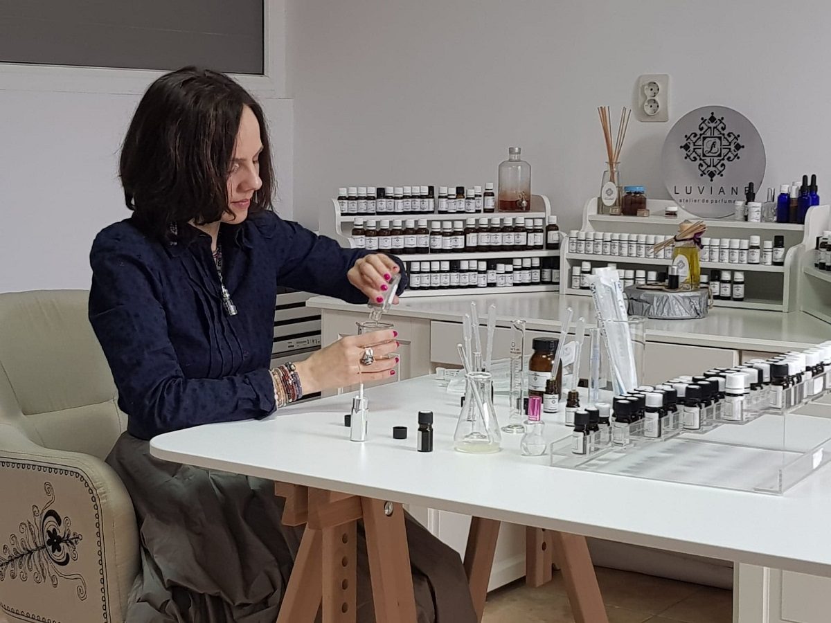 Iulia Victoria Neagoe, parfumierul pentru care joaca din copilărie s-a transformat în business de nișă