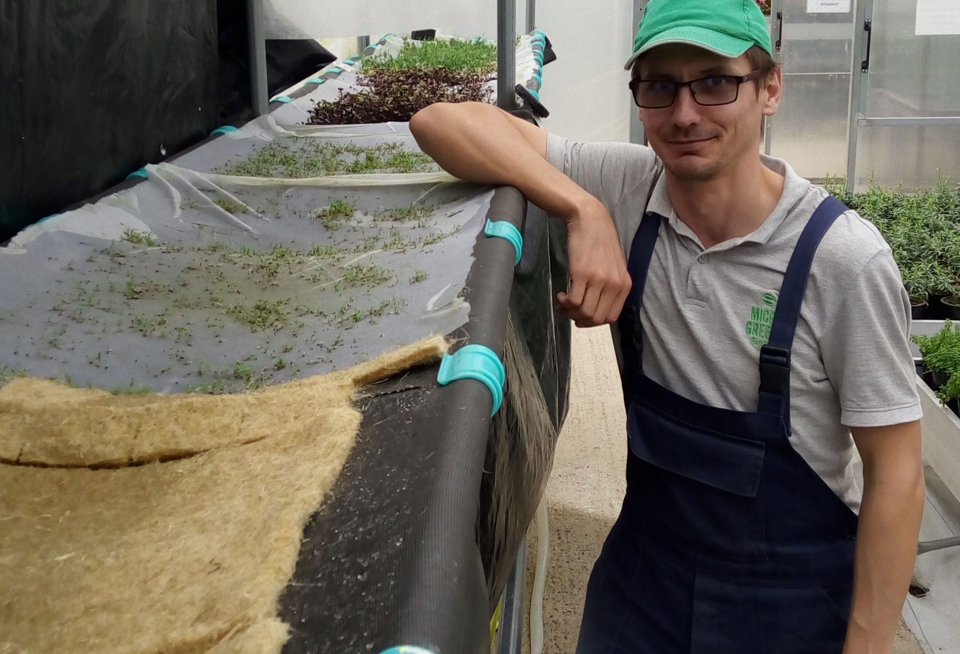 Ștefan Arsene, tânărul care 15 ani a fost voluntar la Antidrog și care azi încearcă să schimbe lumea în mai bine. Povestea plantelor crescute în aer, invenția ce ar putea revoluționa agricultura