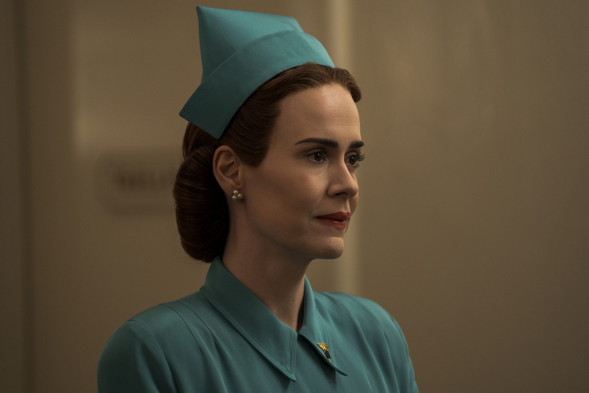 Interviul în exclusivitate cu actrița Sarah Paulson: Te irită și te scoate din minți, „Ratched” de la „o iubesc pe Sharon Stone”, la „Judy Fuckin’ Davis”
