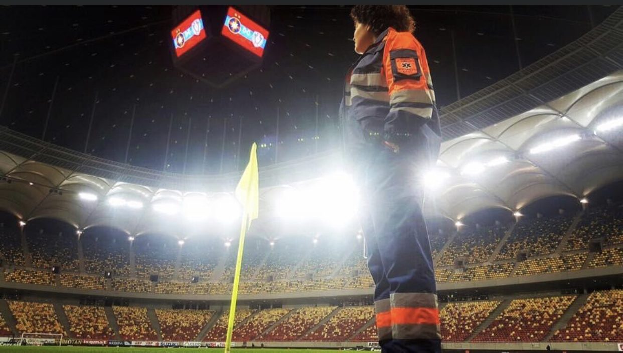 De pe scena teatrului, la voluntariatul pe Ambulanță. Ioana Ciorteanu și povestea tinerei care a lăsat luminile reflectoarelor și aplauzele publicului pentru a salva viețile oamenilor