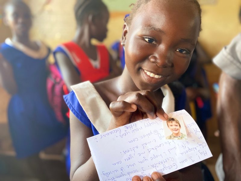 Copiii români au trimis scrisori și poze celor din Sierra Leone