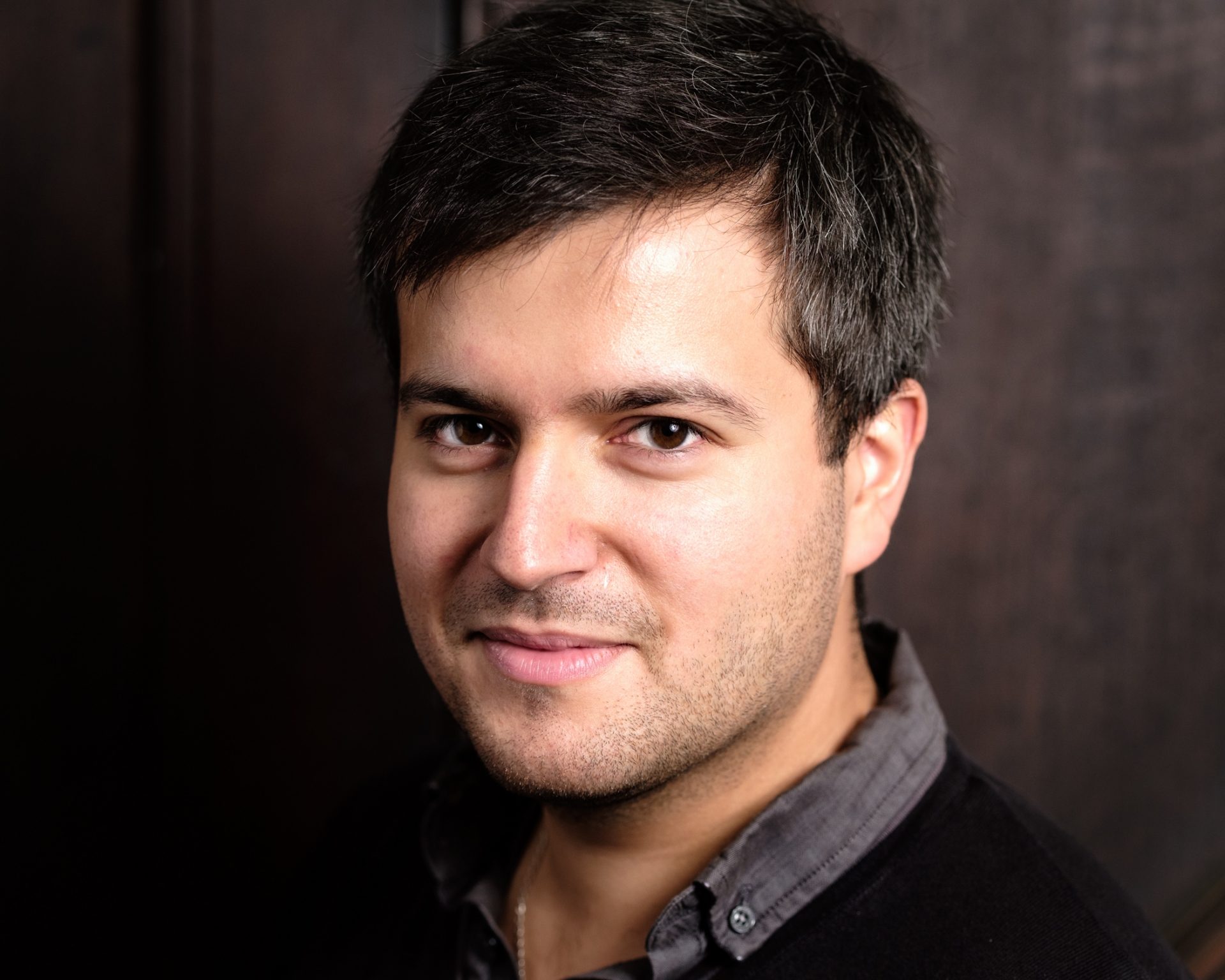 „Nu e ușor să-ți vezi copilul respins și să nu știi de ce, să nu știi cum să-l ajuți să reușească”. Cum a ajuns pianistul Florian Mitrea să se îndrăgostească de libertatea greu de înțeles din Londra