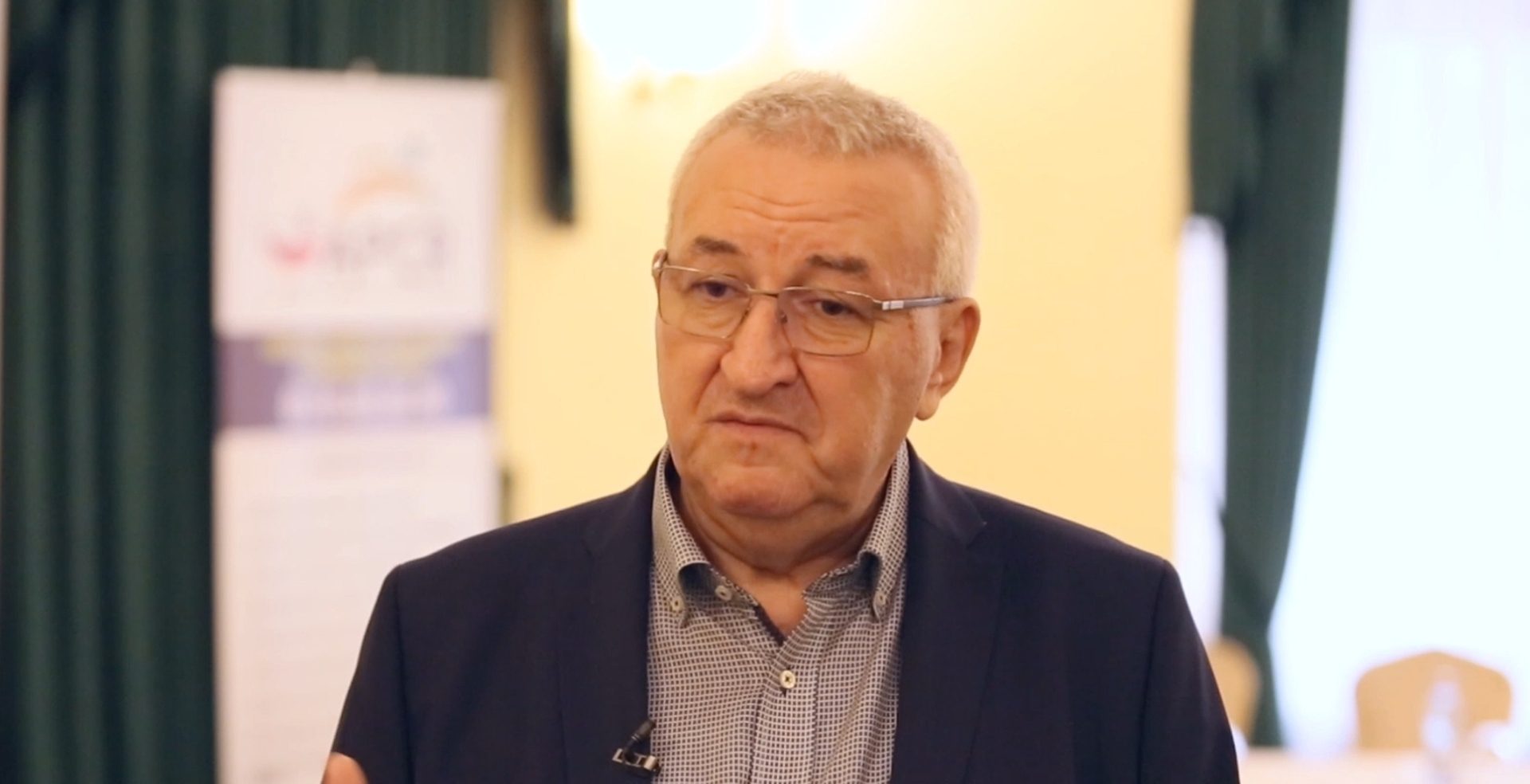 Cezar Irimia, psihologul de două ori supraviețuitor al cancerului. Cum a ajuns vocea bolnavilor de cancer din România, în memoria prietenei sale răpuse de această boală. Și cum încearcă să le lumineze calea celor fără de ajutor