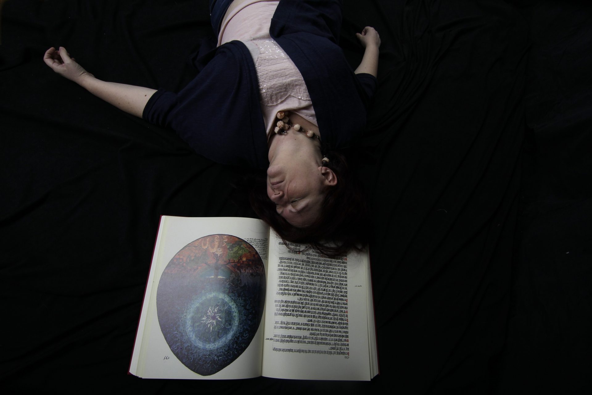 Poveștile leagă totul: Jeanina Cîrstoiu, profesoara de biologie care ne învață cum să nu ne mai fie frică de trecerea anilor, să ne descifrăm și să ascultăm limbajul corpului