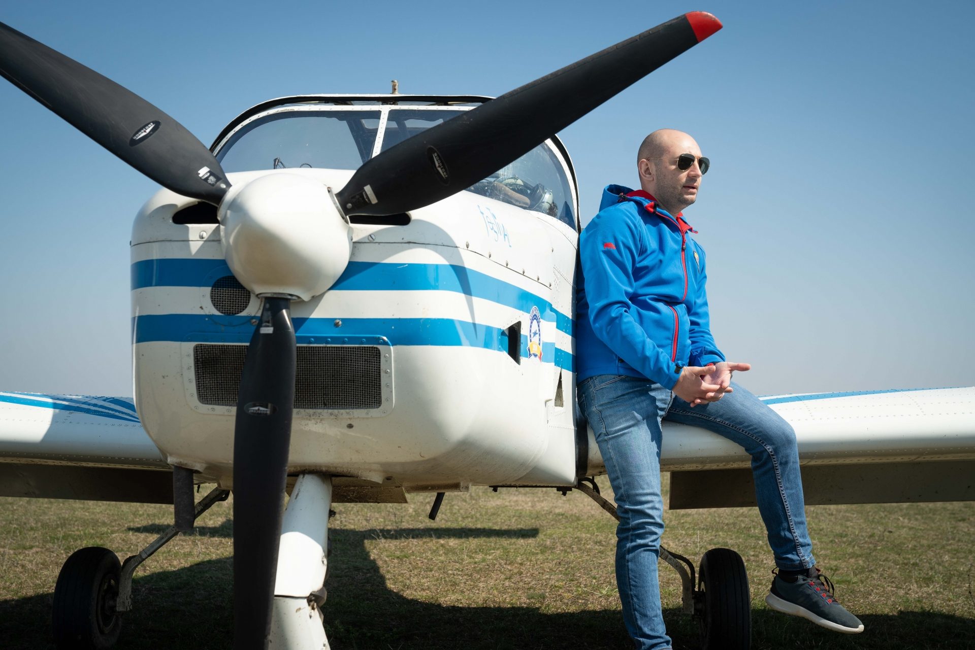 Cum se naște un business social din dorința de a-i ajuta pe cei care suferă de frica de zbor. Și povestea piloților voluntari care le dăruiesc oamenilor cele mai tari experiențe