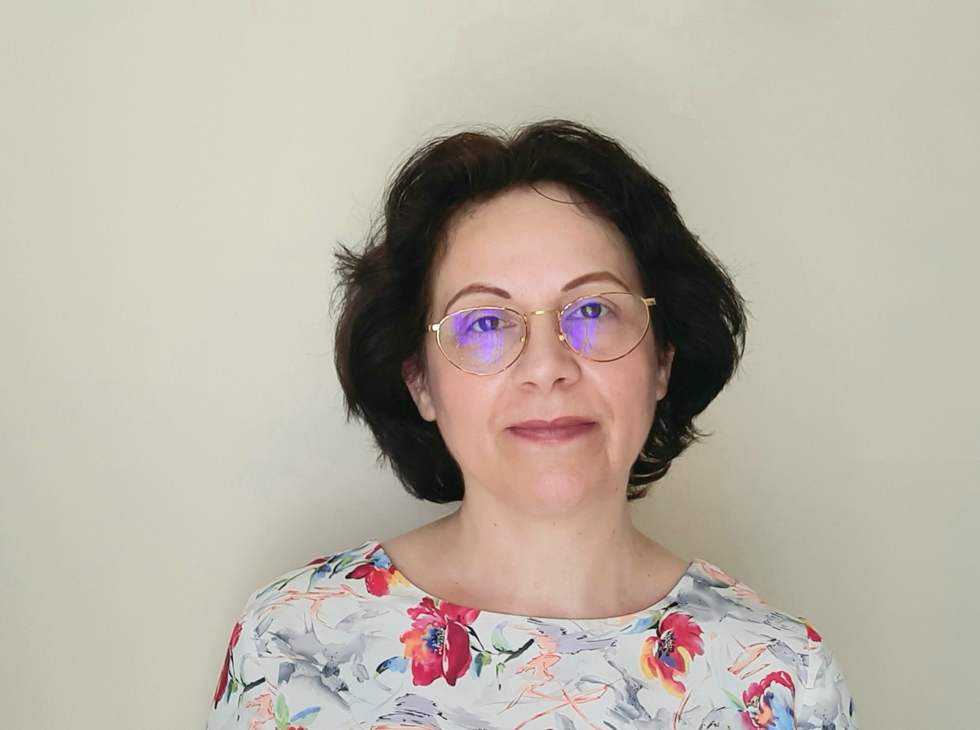 Simo, învățătoarea de pe Youtube ce predă cele mai amuzante și interesante lecții de mate și română. Sau Simona Florea, dascălul care folosește la maxim tehnologia într-o școală primară dintr-un cătun din Bihor