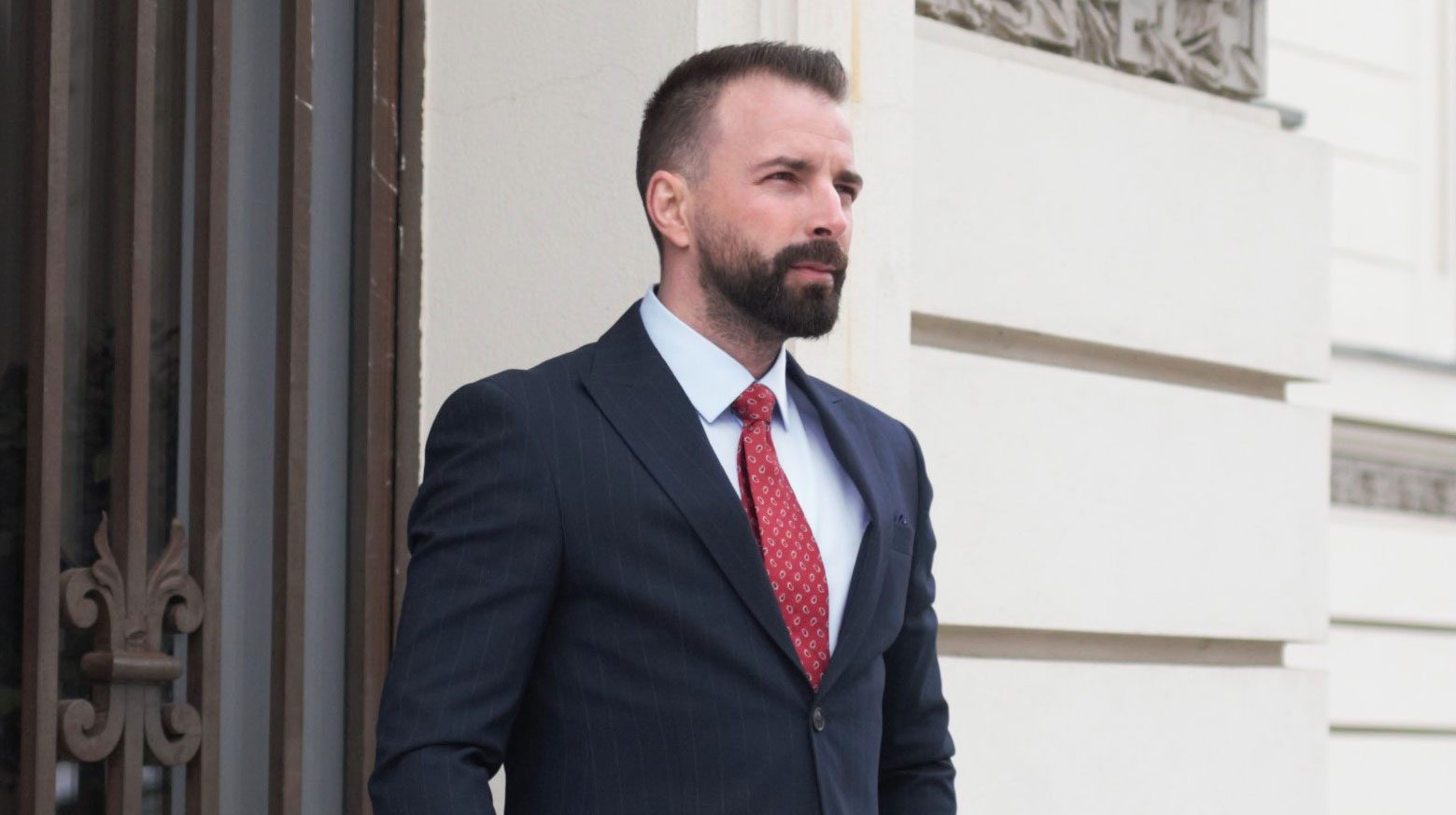 Criptomonedele pe înțelesul tuturor. Profesor: Marius Morra, cofondatorul celei mai mari platforme de crypto exchange din România. Sau cum reușește un băiat de la țară care a câștigat primii bani din cărat saci cu grâu, să revoluționeze domeniul monedelor digitale
