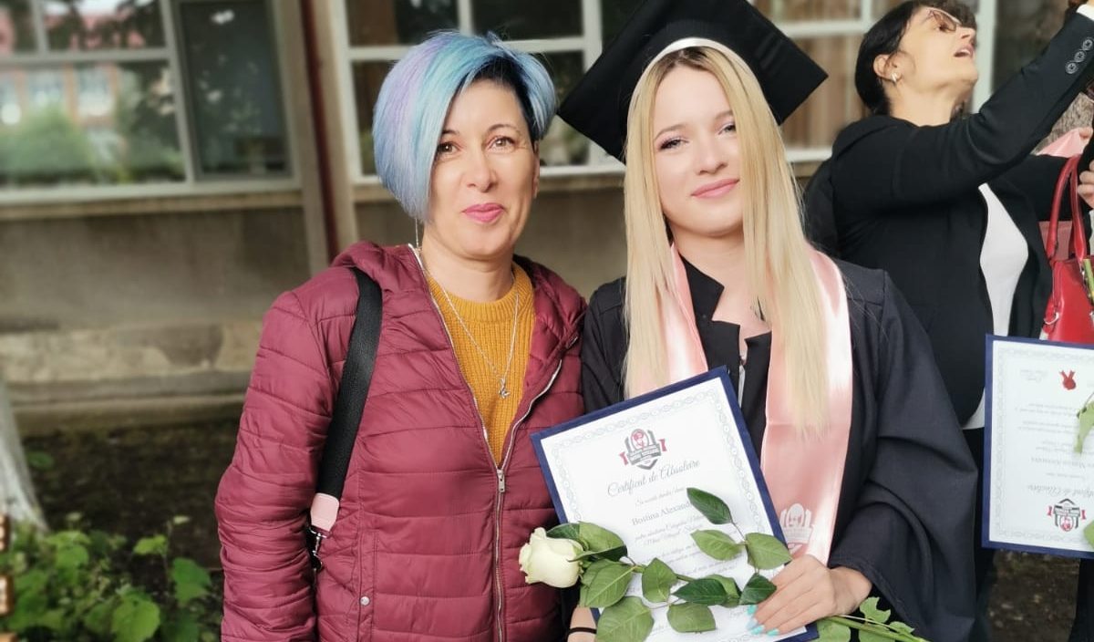 Mariana Boștină, mama Alexandrei, născută prematur: „Țin minte ca acum: existau numai două incubatoare cu oxigen și tot timpul trăiam cu teama că o vor scoate și-o să moară, fiindcă vor aduce în locul ei alt prematur cu probleme”