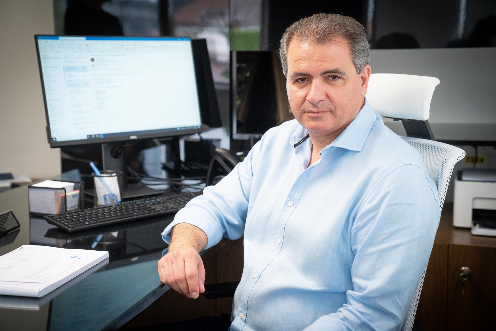 Konstantinos Vakalidis, doctorul grec îndrăgostit de România de mai bine de 30 de ani, ce vine în fiecare lună la București pentru a-i trata de cancer și infertilitate pe bărbații români