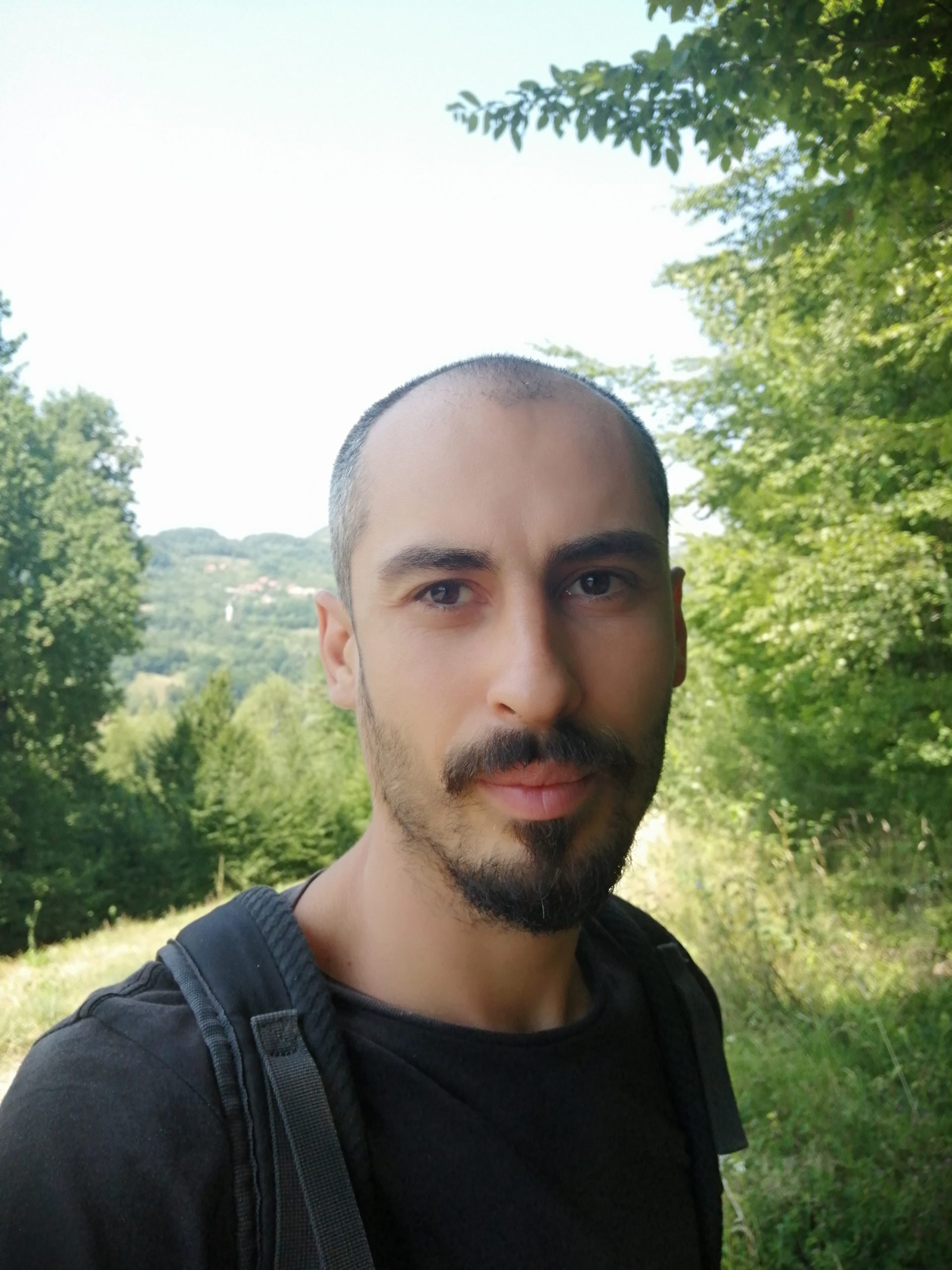 Povestea tânărului care s-a mutat la sat pentru că nu-și găsea locul în București. De ce își spune Marcel Limbășan Meșterul Cârpeală