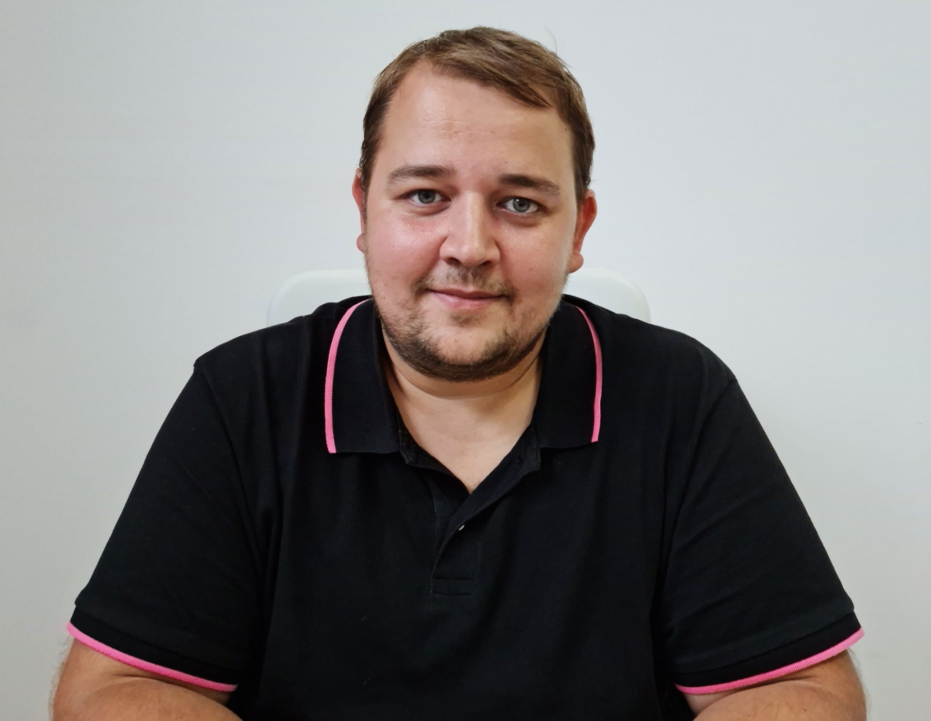 Bogdan Berko, stomatologul care tratează gratuit toți copiii din oraș: „Eu nu pot face un triaj și să spun cine merită să beneficieze de tratament gratuit sau nu. Copilul tot copil rămâne”