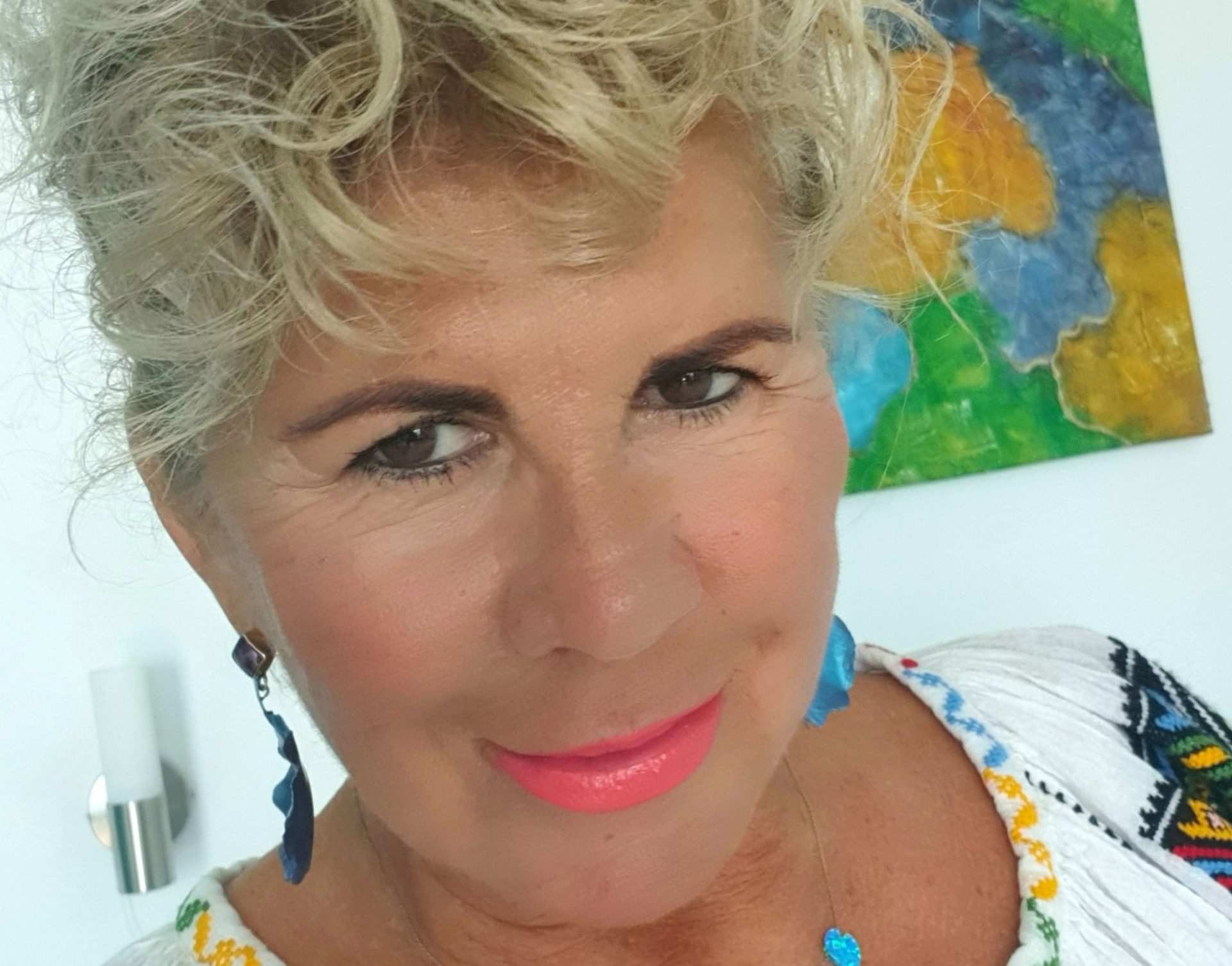 Antoaneta Hambitzer, femeia ce a cuplat mii de românce cu cetățeni germani. Cum sună povestea unei agenții matrimoniale la începutul anilor 1990 și cum reușește arădeanca să aibă în continuare o mulțime de clienți, în era internetului și a Tinder-ului