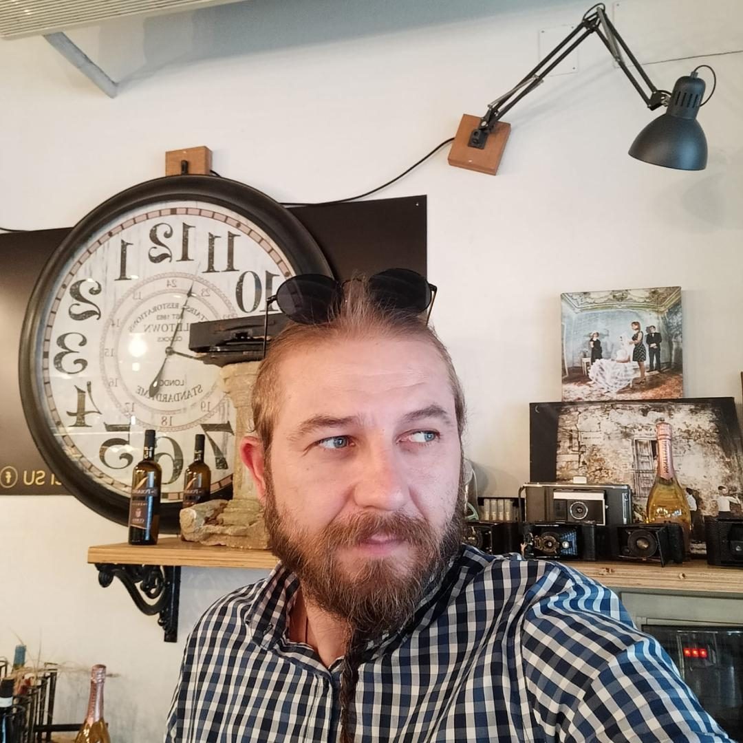 Neapreciat în țara lui, idolatrizat în Italia. Povestea artistului român Silviu Drângă, unul dintre expozanții internaționali la Miami
