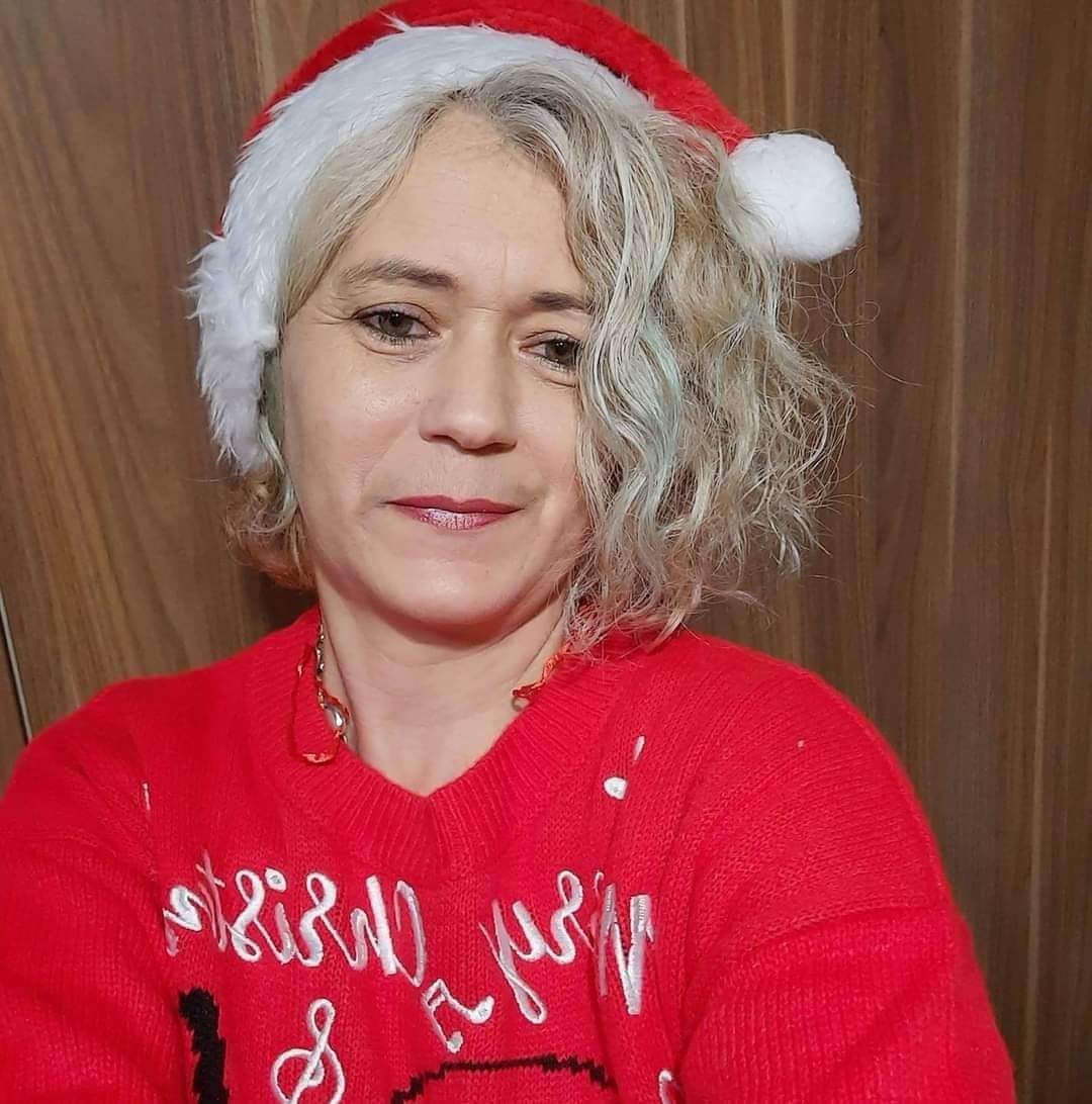 Nicoleta Ioniță, mama ai cărei copii premianți își făceau lecțiile pe jos și dormeau grămadă într-un singur pat, este azi îngerul celor mici, mulțumind celui care i-a întins o mână de ajutor atunci când a avut nevoie