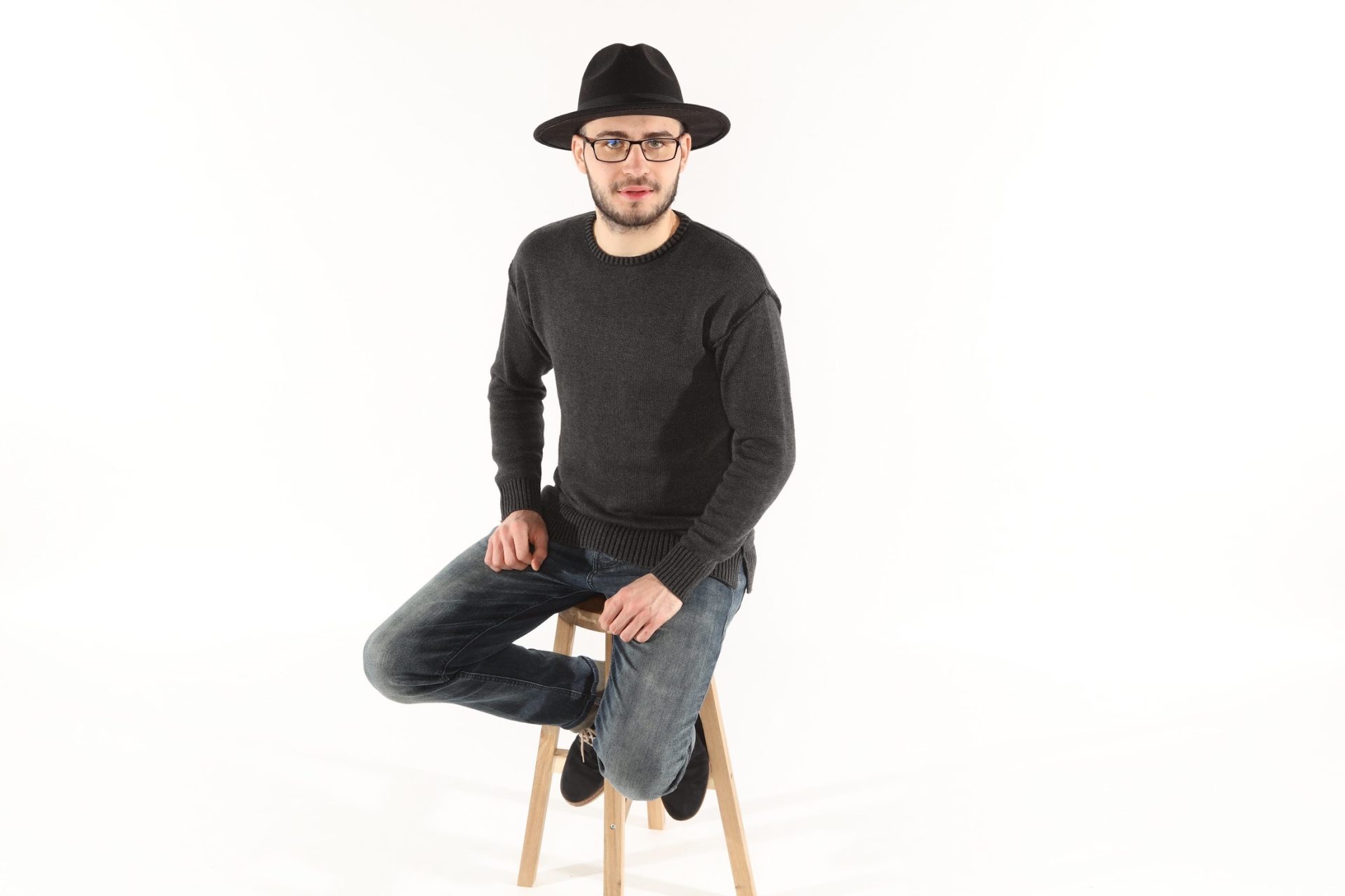 Ionuț Teoderașcu, un explorator al satului românesc: „unde altundeva te poate opri cineva să te întrebe ce faci și dacă nu cumva vrei să intri puțin să guști țuica de prună”