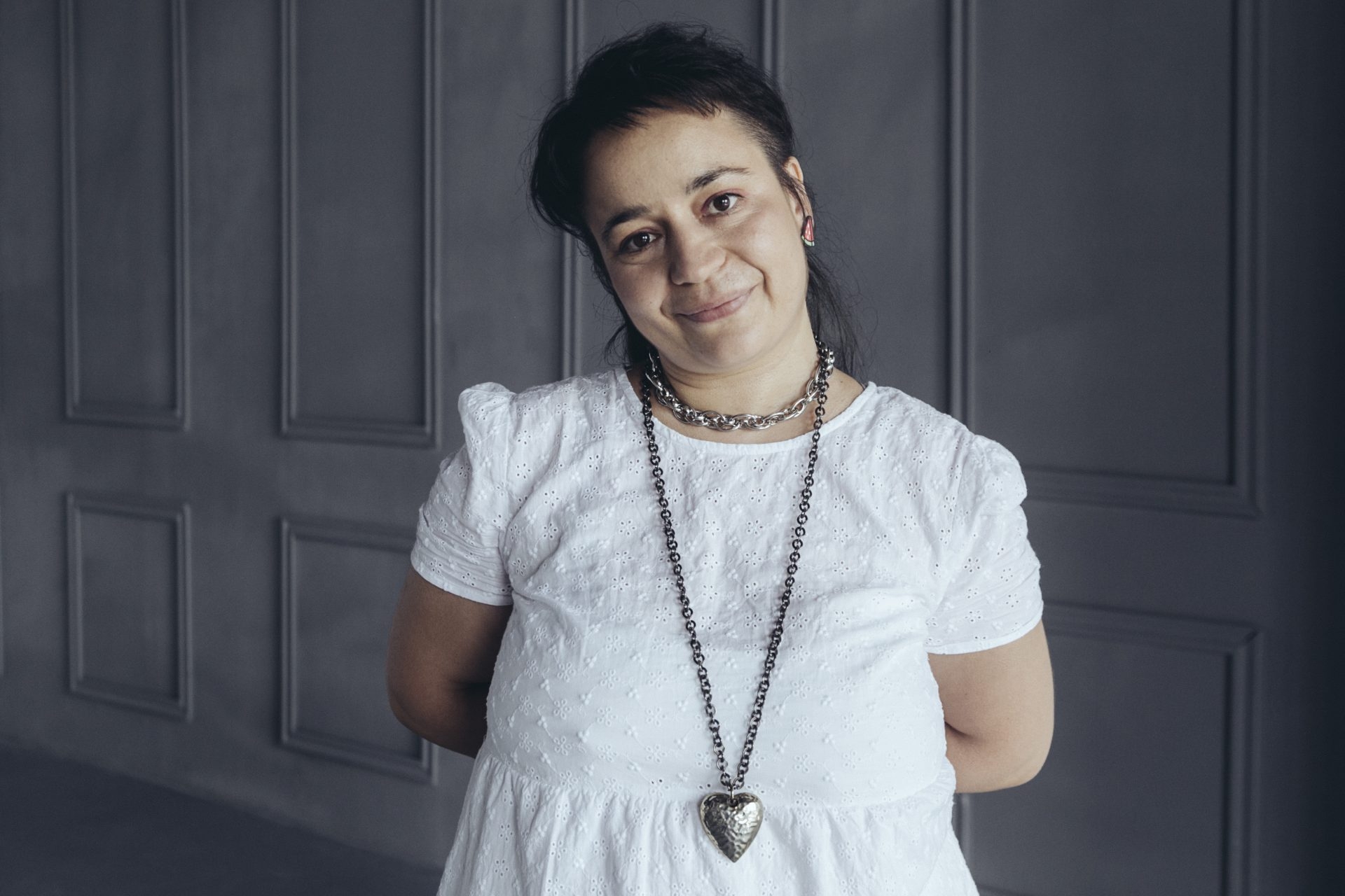 Cum să supraviețuiești presiunii din UNATC? Afli răspunsuri cu Vera Ion, scenaristă și scriitoare: „Am plecat la luptă cu senzația că e ceva greșit cu mine, că trebuie să-mi ascund sensibilitatea, crezând că am un handicap într-un fel!”