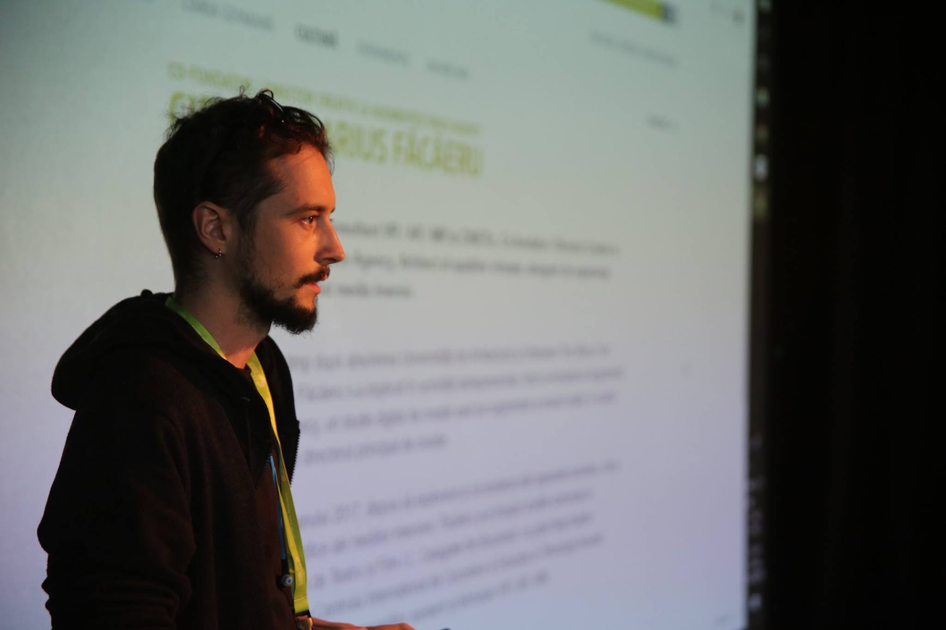 Povestea unui nativ digital: Ciprian Făcăeru, arhitect al Muzeului Abandonului: „Trebuie să recunoaștem că există nenumărate practici nocive care nu au fost inventate de internet și de jocurile video, ci există în media, în mass-media de foarte mult timp.”