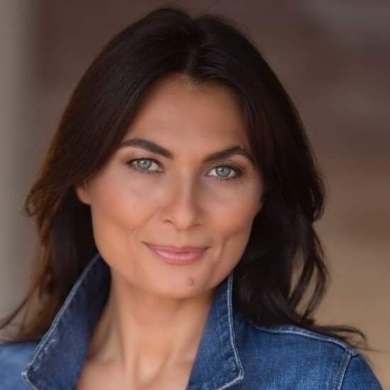 Mihaela Plugărașu, profa româncă ce predă cursuri de comunicare americanilor din Miami și autoarea unei cărți de parenting în limba engleză