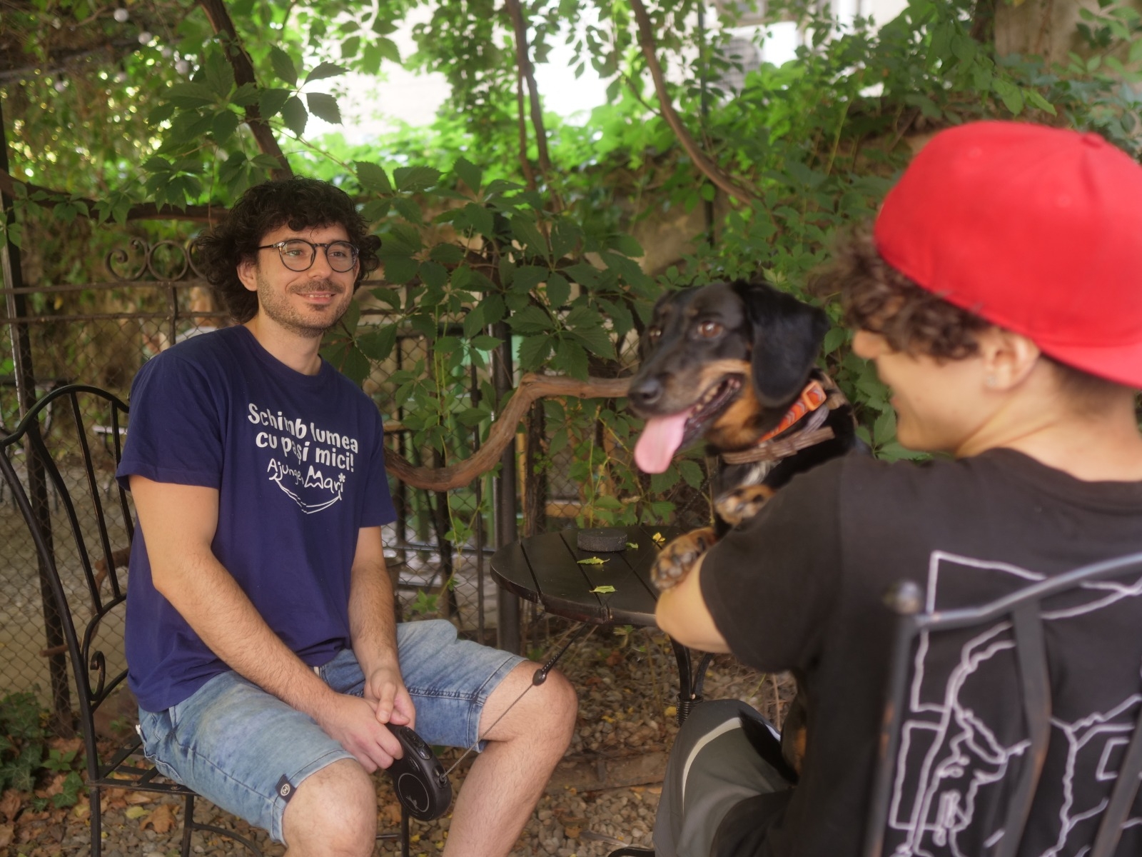 Ștefan Căpățână, tânărul ce înfiază copilul pentru care a făcut voluntariat: „Mi s-a părut mai ușor să fac asta de unul singur decât într-o relație în care nu aveam siguranța că totul merge bine și că puteam să-i ofer cu adevărat un cămin iubitor”