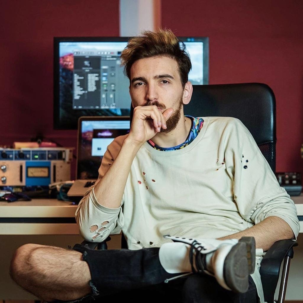 Mădălin Roșioru, artistul ce face muzică în L.A. pentru trupe și artiști de top ai lumii. Și cum iubirea părinților poate modela un mindset de învingător: „Sunt recunoscător pentru tot ceea ce am acum, însă scopul meu pe lumea asta nu a fost împlinit încă”