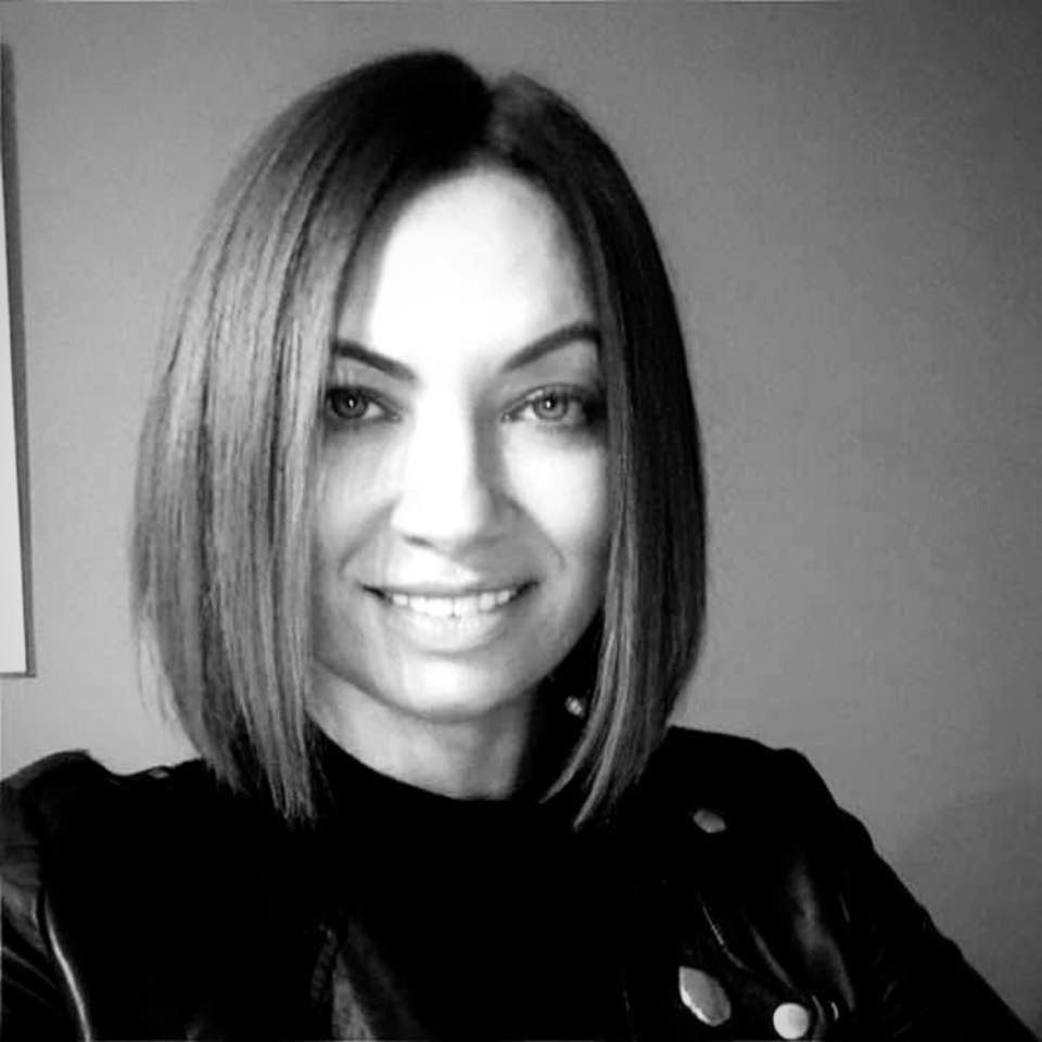 Loredana Mihaly, activistă romă: „Pentru alții casa noastră era un apartament sărăcăcios, pentru noi era locul minunat, unde am împărtășit și durerile, și bucuriile”