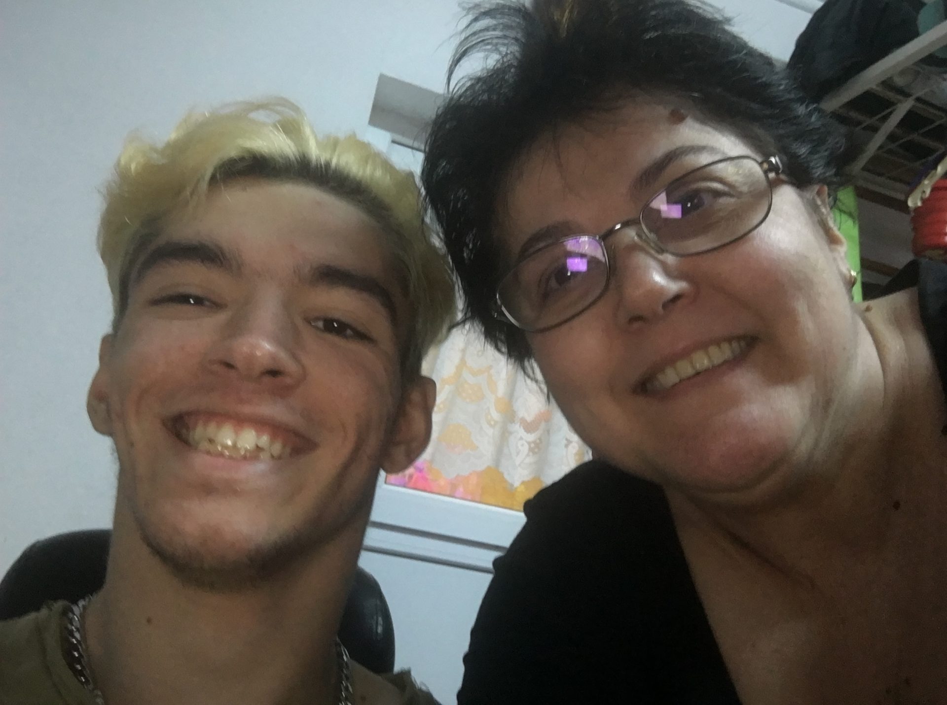 Luminița Stoian, mama unui Superman: „Pe limba ta, fiu-meu nu-și folosește mâinile și picioarele. În limbaj medical, are un handicap fizic grav, pe limba medicului e clinic sănătos, pe limba colegilor de școală e super cool, iar pe limba mea e bijuteria mea”