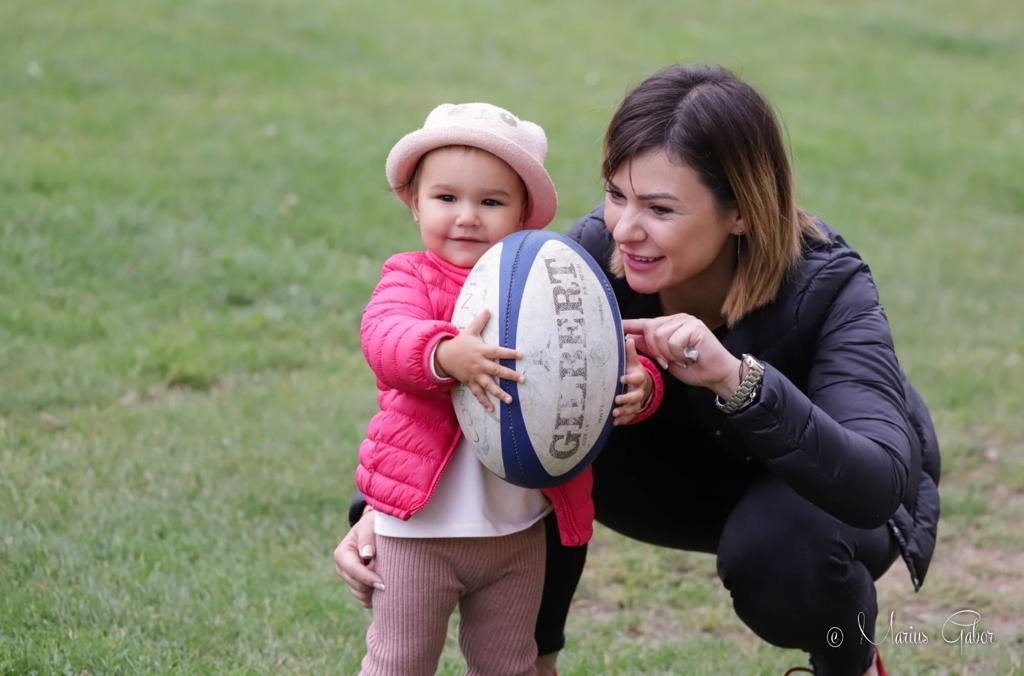 Cine este Gabriela Popescu, doamna rugby-ului din Humor? „Am realizat că oricine are ceva de reproșat României poate să creeze bucățica sa de bine. La mine, a fost Te Aud Romania”