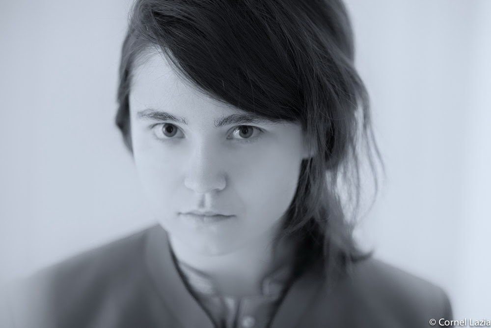 Ioana Ursa, artist plastic: „Relația mea cu slăbiciunile este una specială: mă întăresc, nu le reneg, ci le trăiesc!”